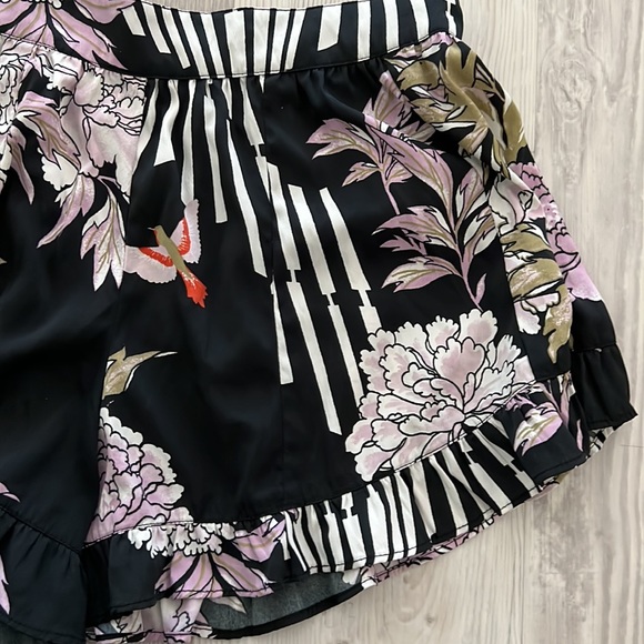 Band Of Gypsies Shorts - Picture 2 of 3